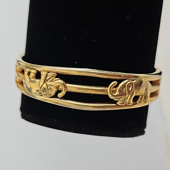 ELEPHANT Bangle Goldtone Hindged 2 1/2"Dia. Bracelet - Picture 1 of 8